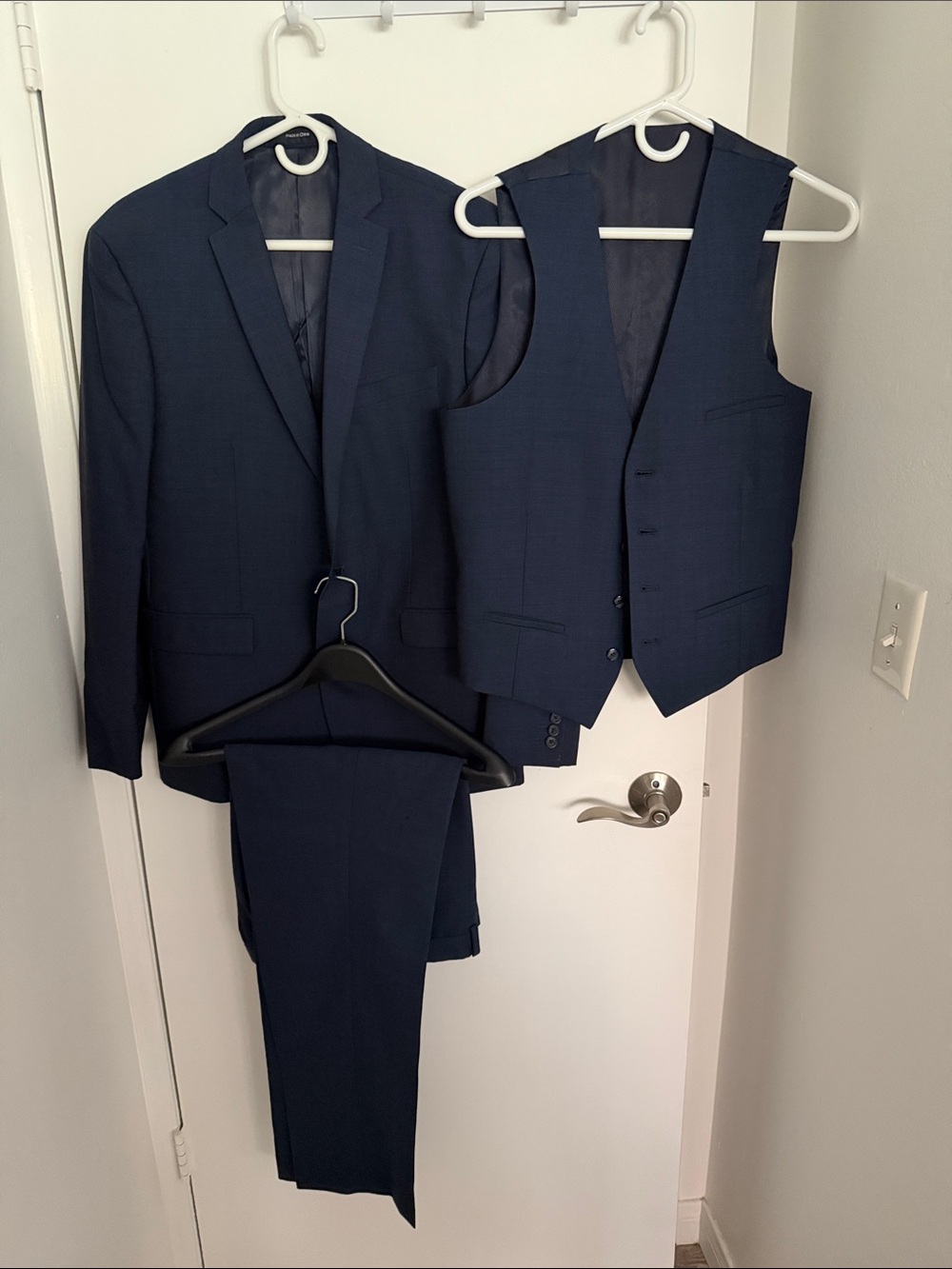 LIKE NEW - Bar III Men's Navy Blue Three-Piece Suit - Slim Fit (40S, 38R, 30x30)